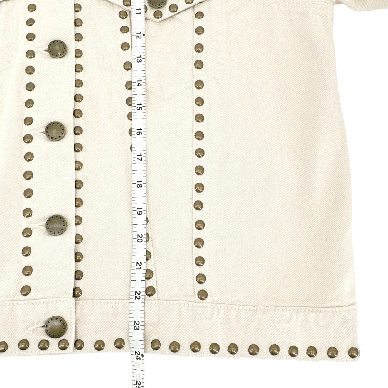 THE GREAT. The Studded Slouchy Jean Jacket.in Natural 1|S