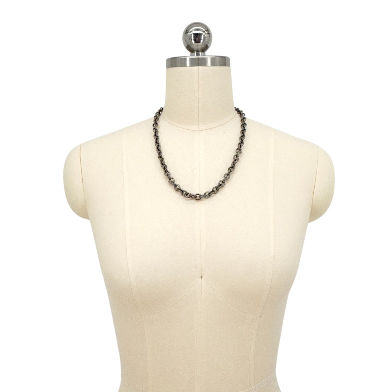 VIRGINS SAINTS & ANGELS VSA The Diva Chain in Gunmetal