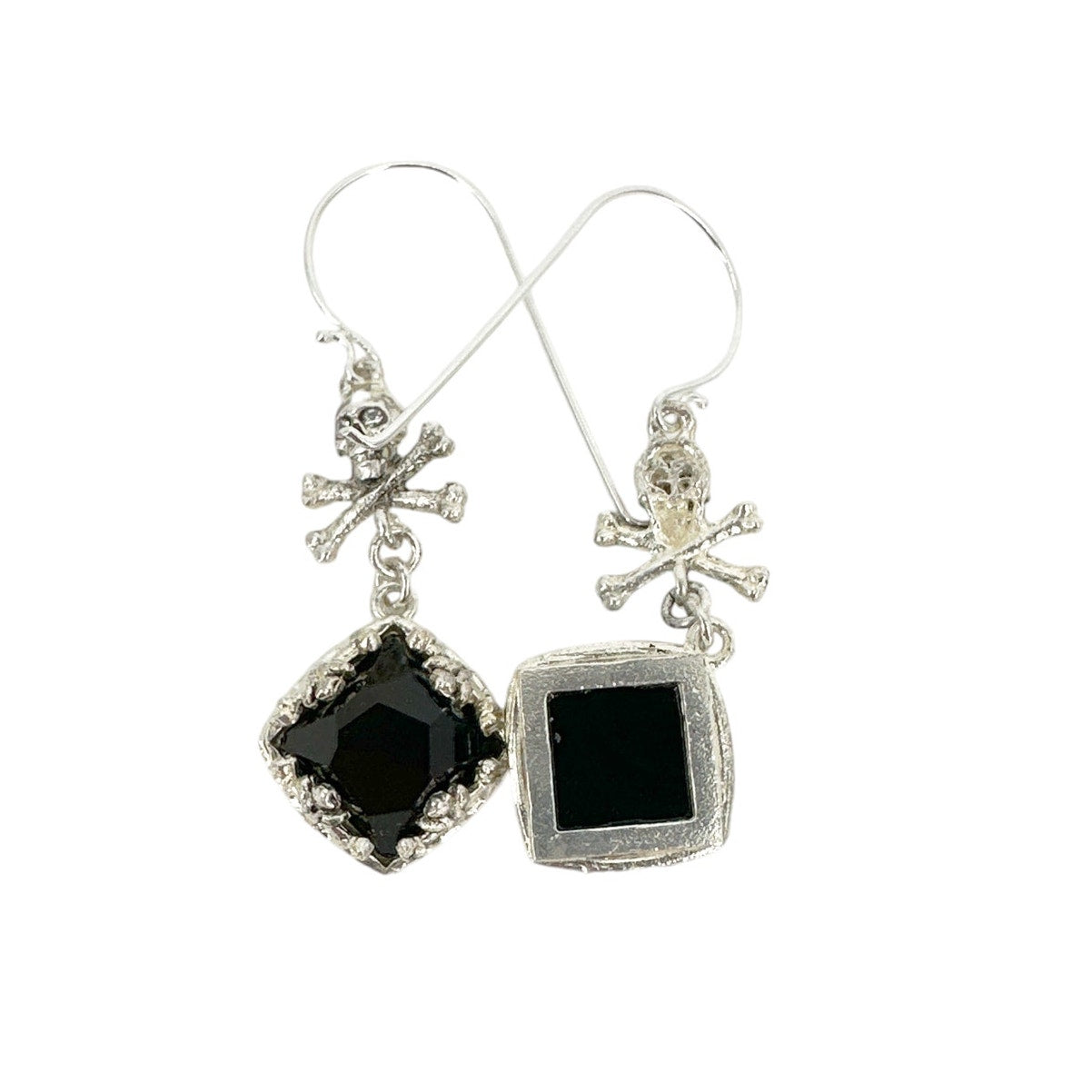 VIRGINS SAINTS & ANGELS VSA Skull Treasure Earrings in Silver