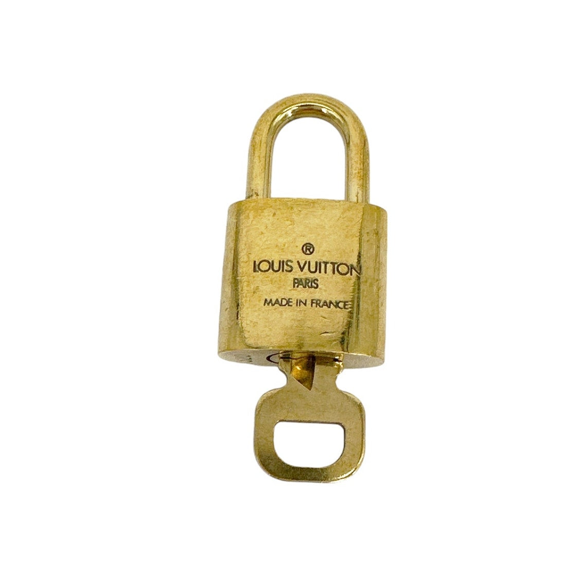 LOUIS VUITTON Padlock & Key #320