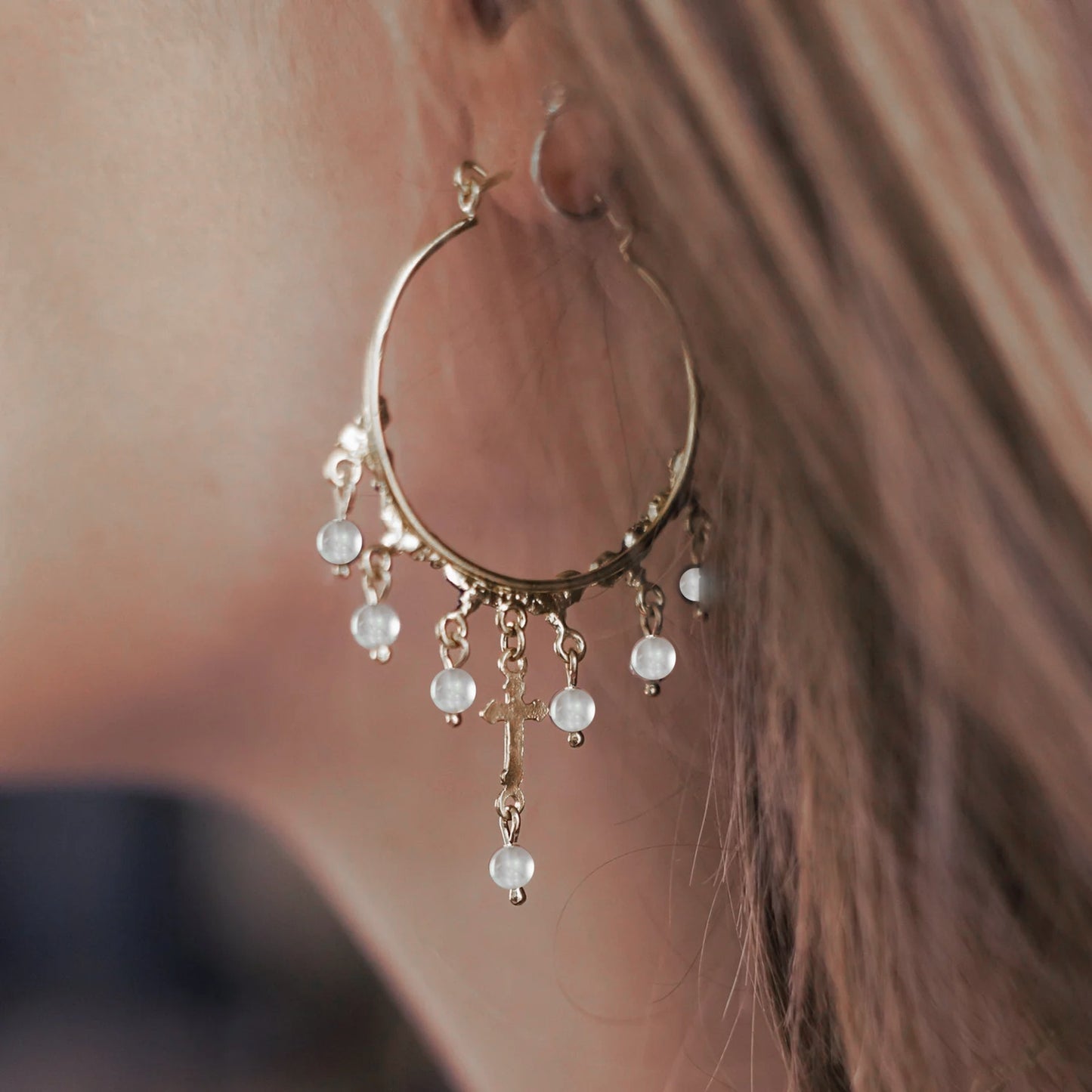VIRGINS SAINTS & ANGELS VSA Esme Hoop Earrings in Silver & Pearl