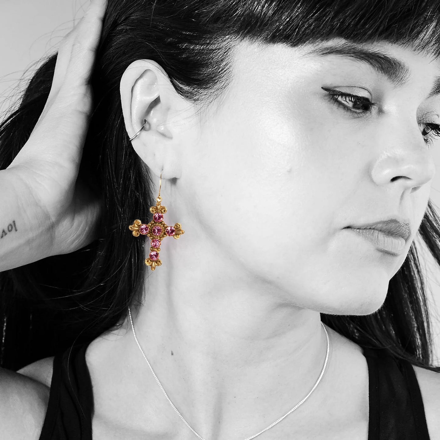 VIRGINS SAINTS & ANGELS VSA Addie Earrings Gold & Fuchsia Pink