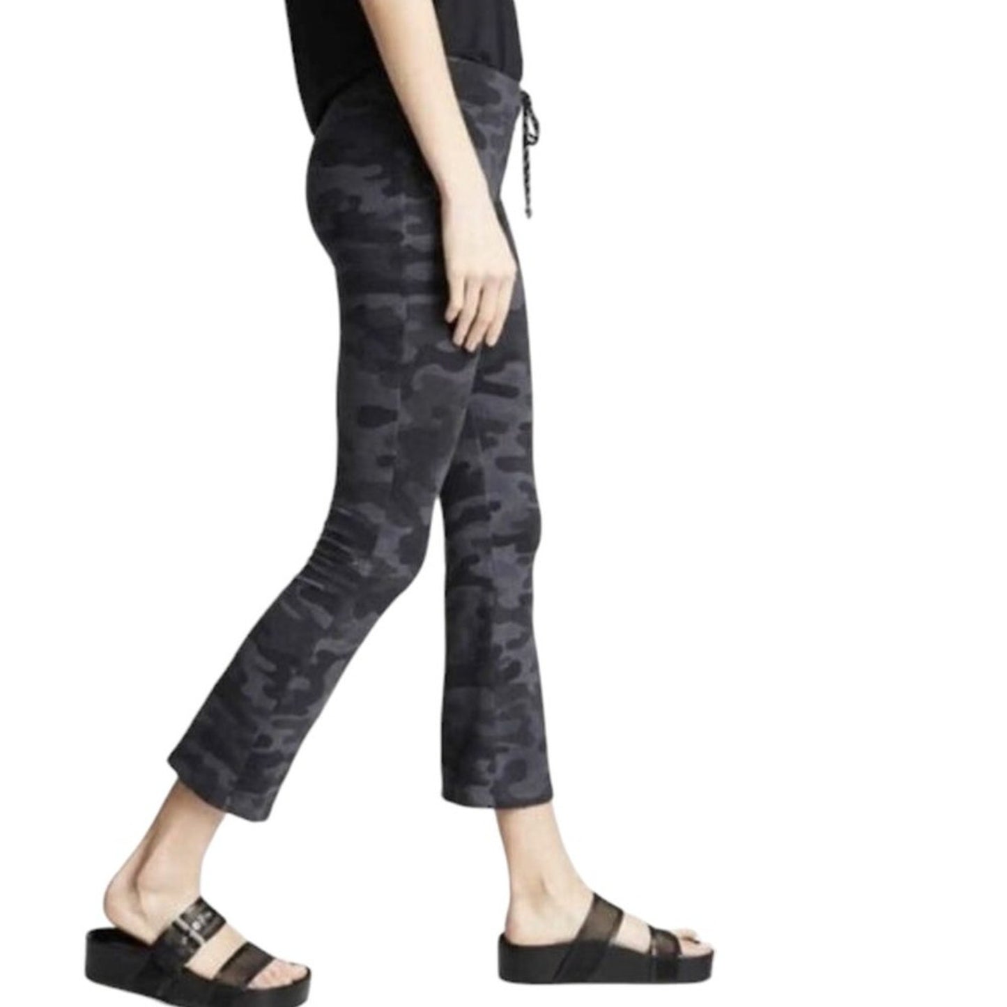 SUNDRY Camo Kick Flare Pants Size 0