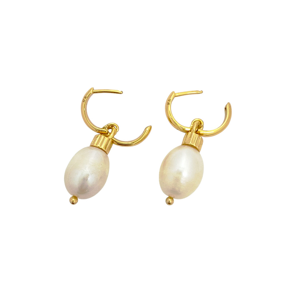 ROXANNE ASSOULIN The Pearl Drop Earrings in Shiny Gold & Freshwater Pearl