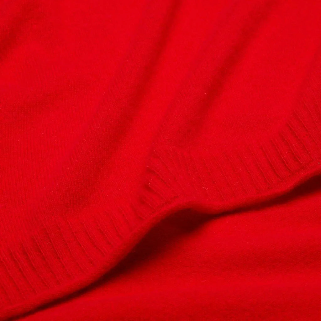 AQUA Cashmere Throw Blanket Bloomingdale's Exclusive in Big Apple Red - flyKAMP