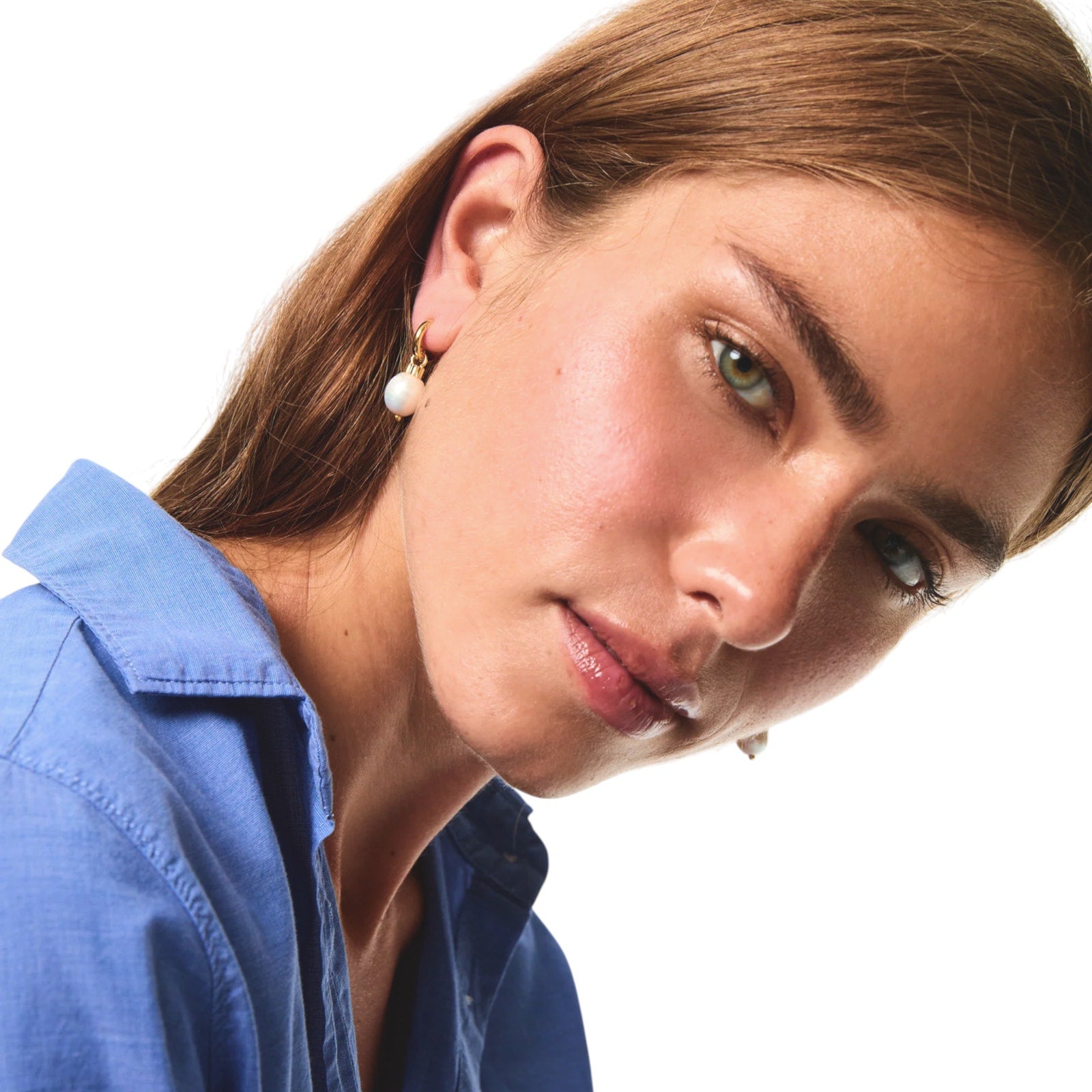 ROXANNE ASSOULIN The Pearl Drop Earrings in Shiny Gold & Freshwater Pearl