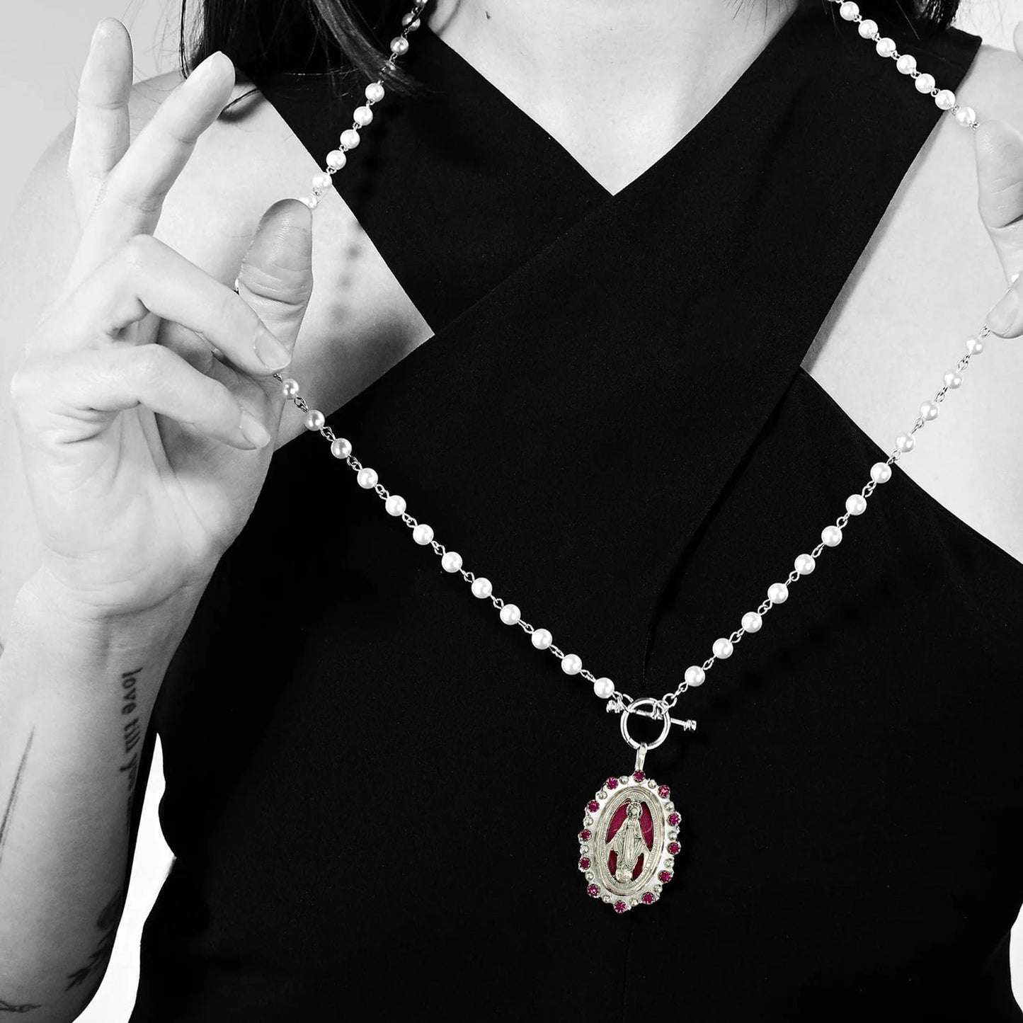 VIRGINS SAINTS & ANGELS VSA Milagrosa Medallion in Pink & Silver