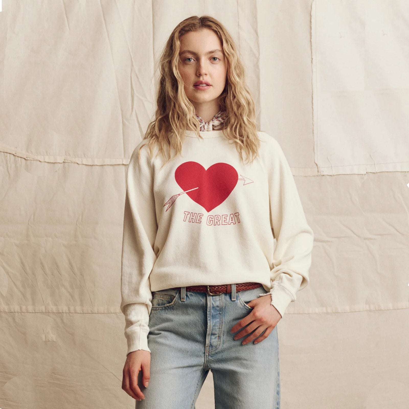 THE GREAT. The College Sweatshirt in Washed White with Red Heart Graphic 2|M The Great.