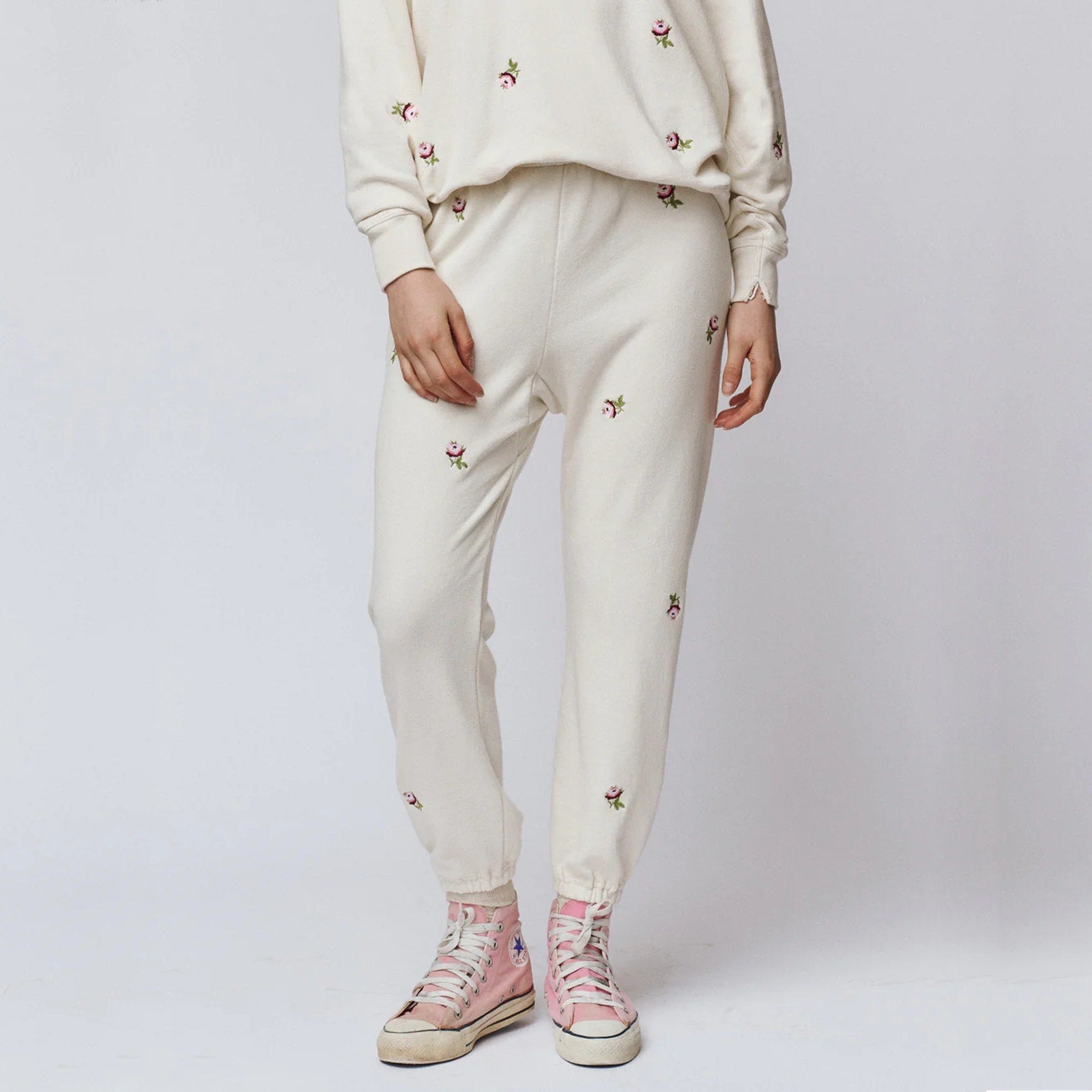 THE GREAT. The Stadium Sweatpant. Washed White with Embroidered Roses 1|S The Great.