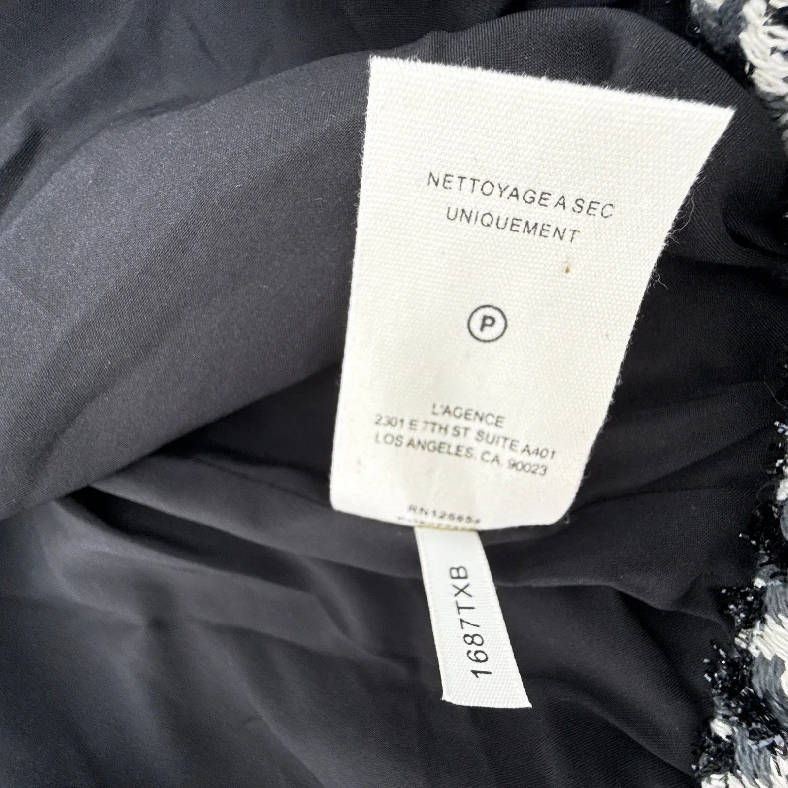 L'AGENCE Cove Crop Short Sleeve Jacket 2 - flyKAMP