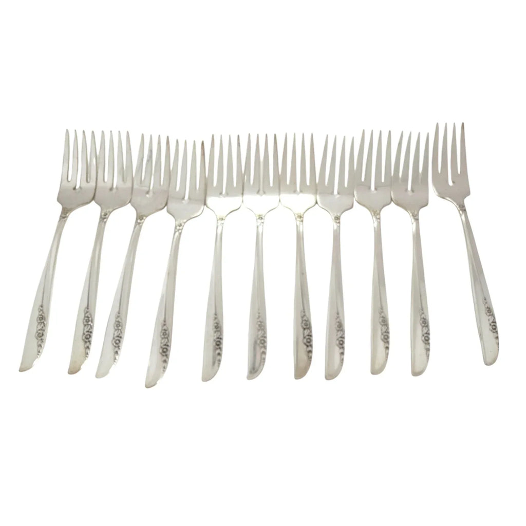 ONEIDA LTD. 1881 ROGERS Lilac Time Pattern Silverplate Flatware 73 Piece Set - flyKAMP