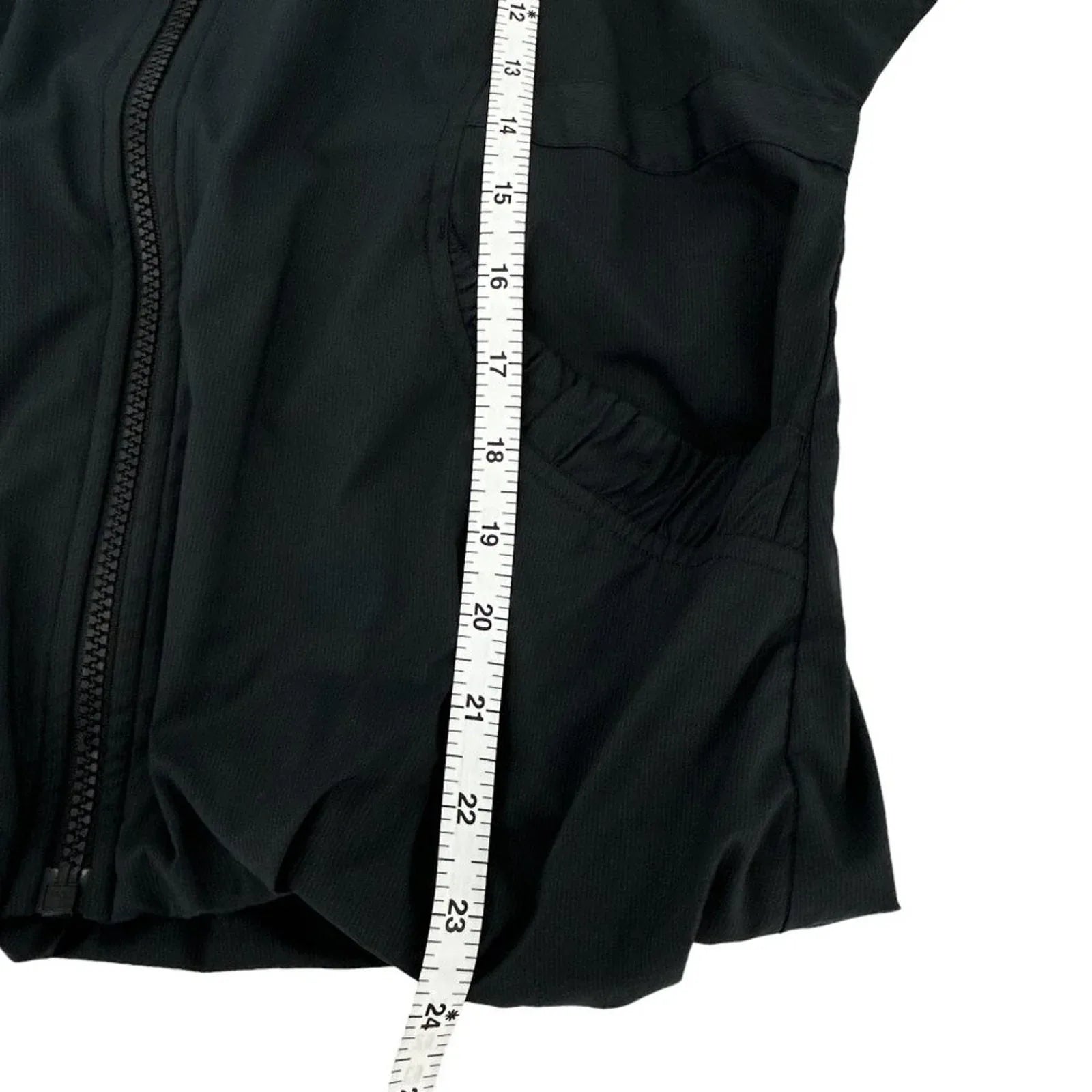 LULULEMON Jacket in Black 6 - flyKAMP