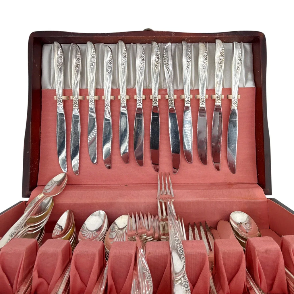 ONEIDA LTD. 1881 ROGERS Lilac Time Pattern Silverplate Flatware 73 Piece Set - flyKAMP