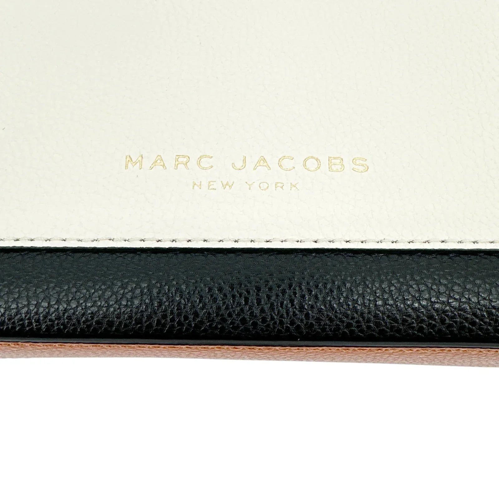 MARC JACOBS Grind Leather Cosmetic Pouch - flyKAMP