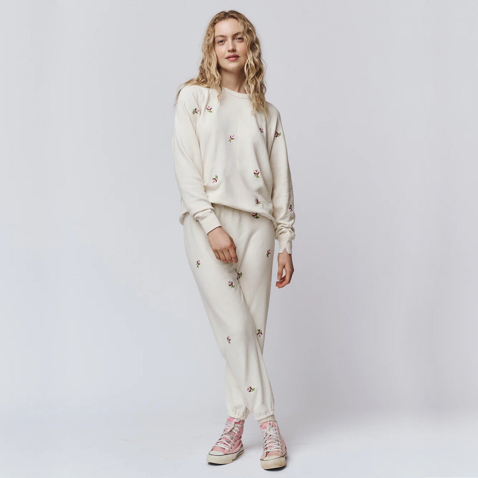 THE GREAT. The Stadium Sweatpant. Washed White with Embroidered Roses 1|S The Great.