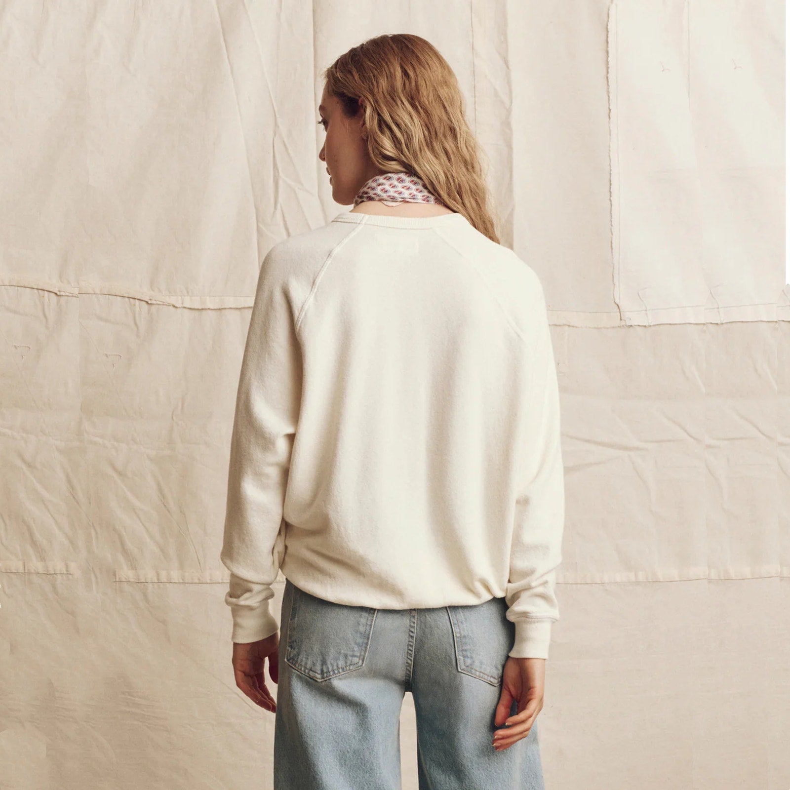 THE GREAT. The College Sweatshirt in Washed White with Red Heart Graphic 0|XS The Great.