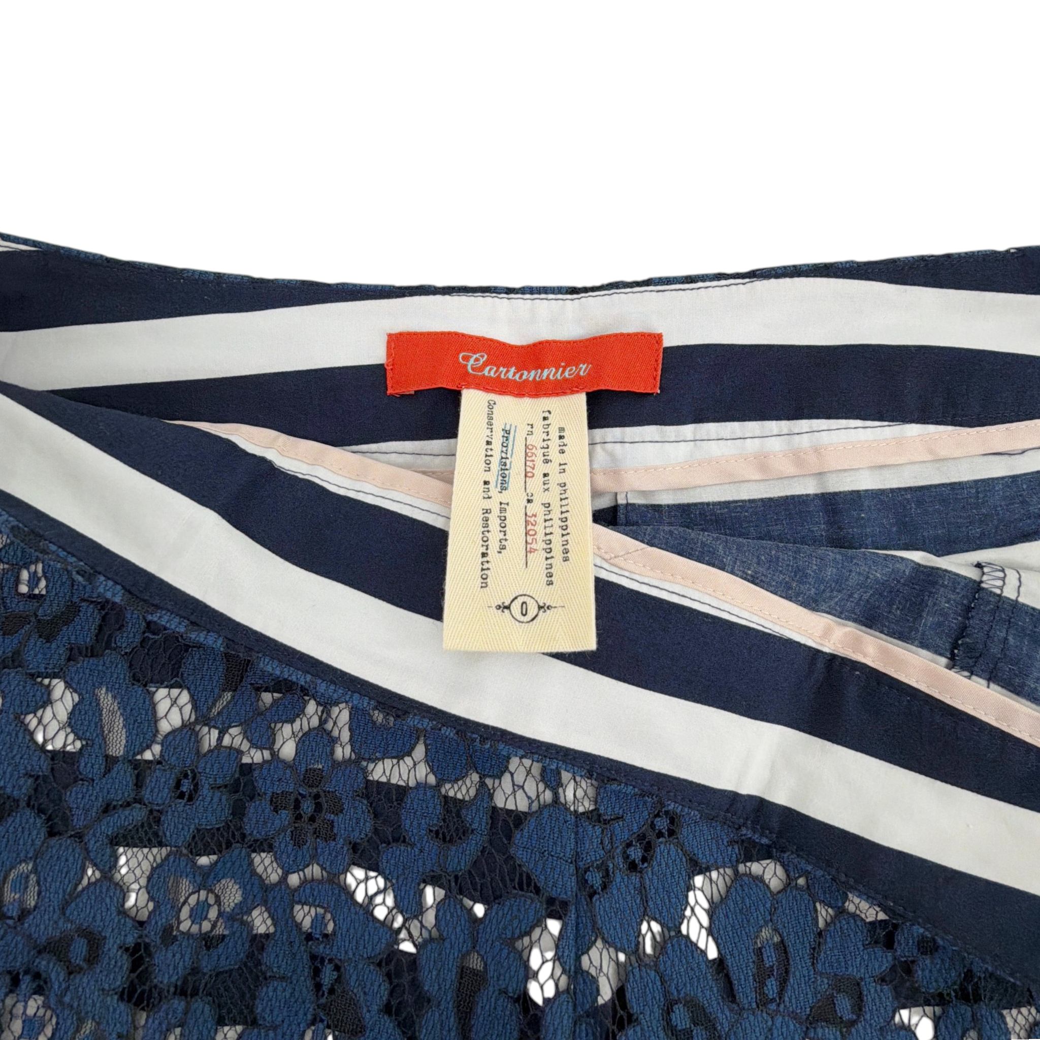 ANTHROPOLOGIE Cartonnier Scalloped Lacework Shorts in Navy 0 Anthropologie