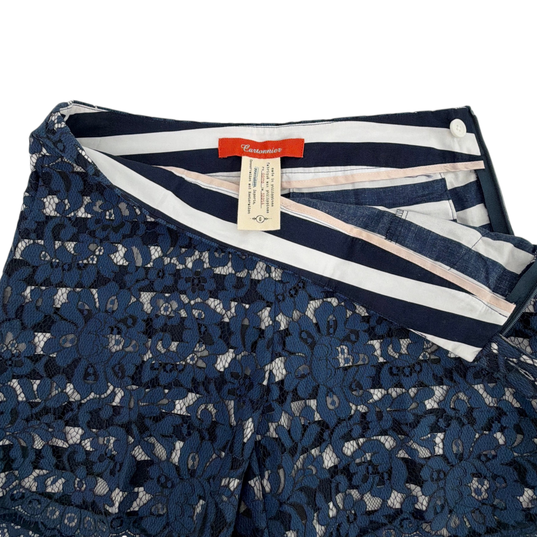 ANTHROPOLOGIE Cartonnier Scalloped Lacework Shorts in Navy 0 Anthropologie