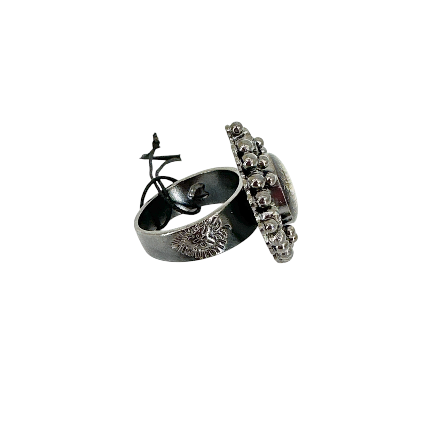 VIRGINS SAINTS & ANGELS VSA Petite Cloister Zia Ring in Gunmetal