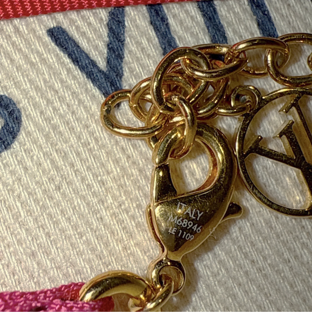 LOUIS VUITTON Silk Be Mindful Bracelet in Red & Pink - flyKAMP