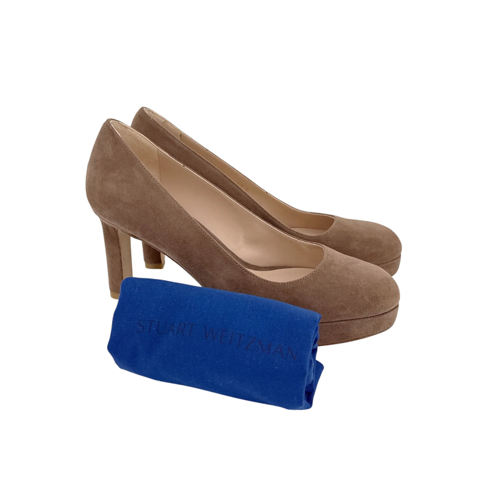 STUART WEITZMAN Larsa Suede Platform Pump in Taupe 6.5M - flyKAMP