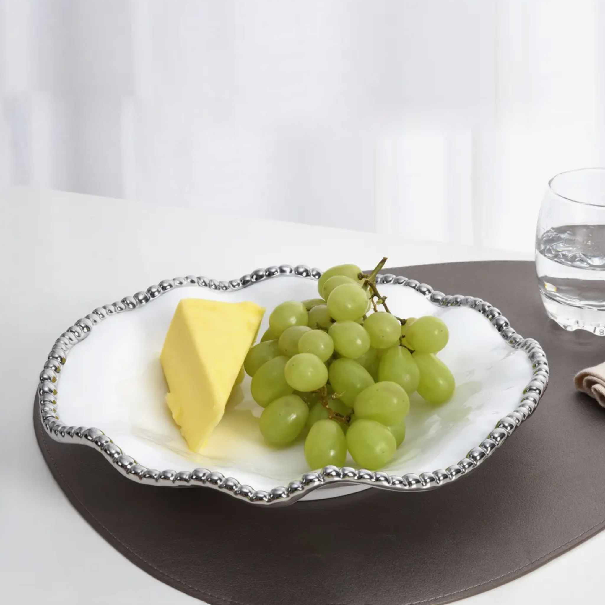 PAMPA BAY Salerno Round Serving Piece | Silver Pampa Bay