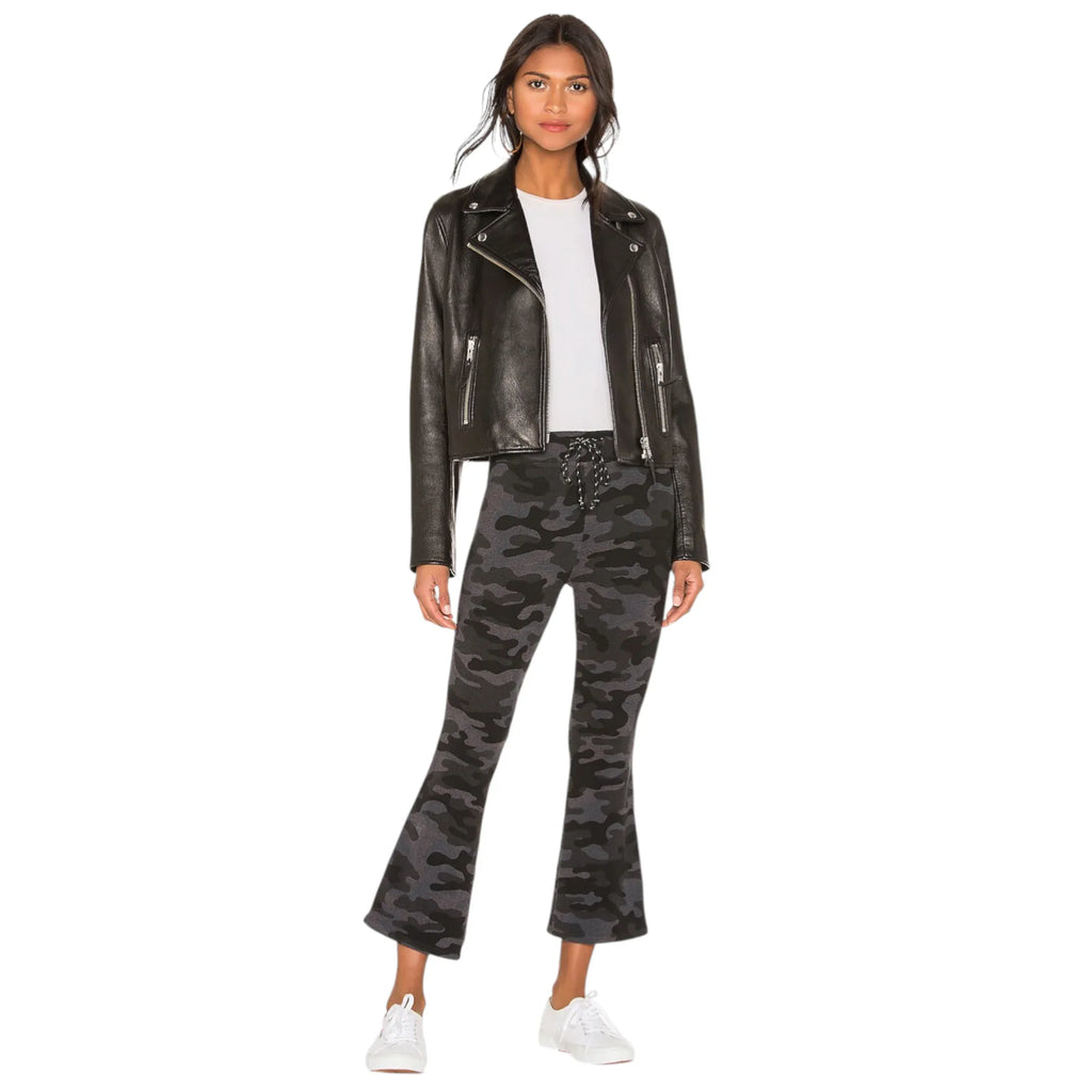SUNDRY Camo Kick Flare Pants Size 0 - flyKAMP