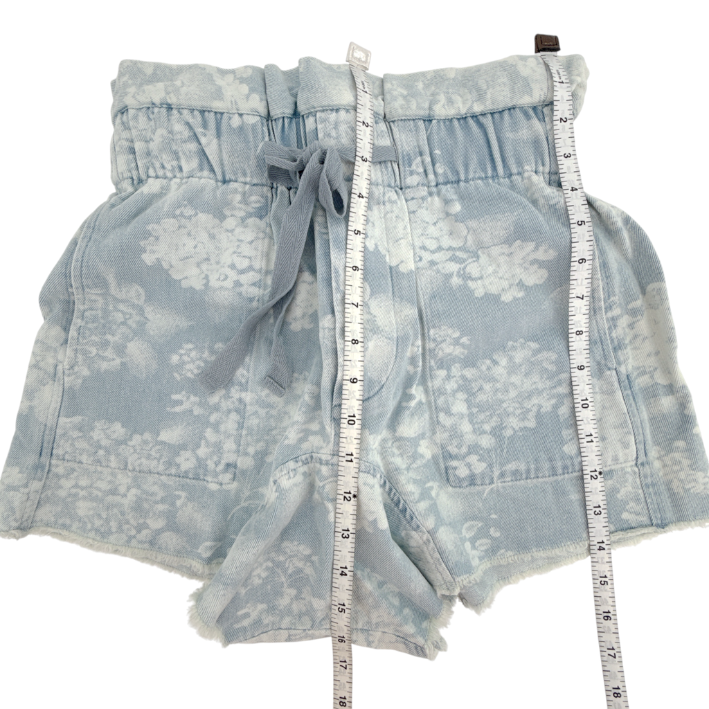 THE GREAT. The Midland Frayed Shorts in Blue Floral 0|XS The Great.