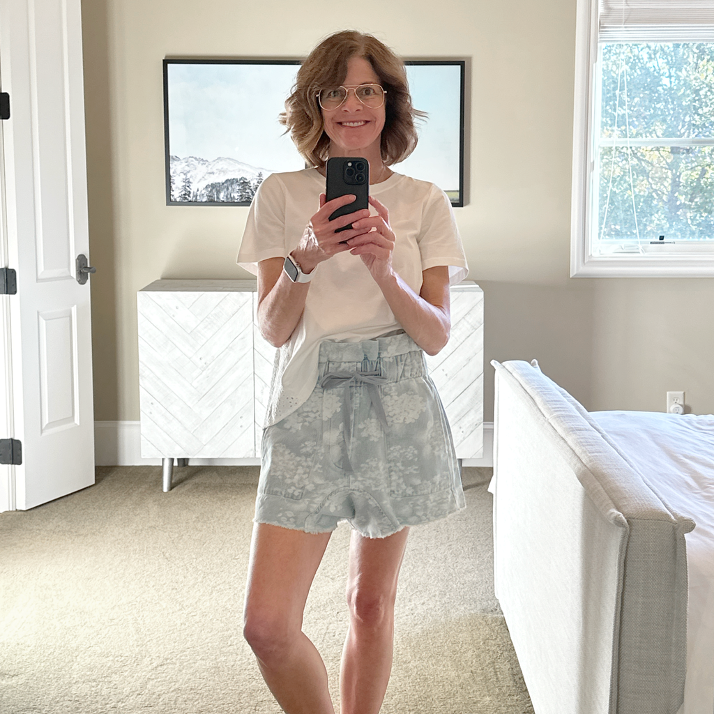 THE GREAT. The Midland Frayed Shorts in Blue Floral 0|XS The Great.