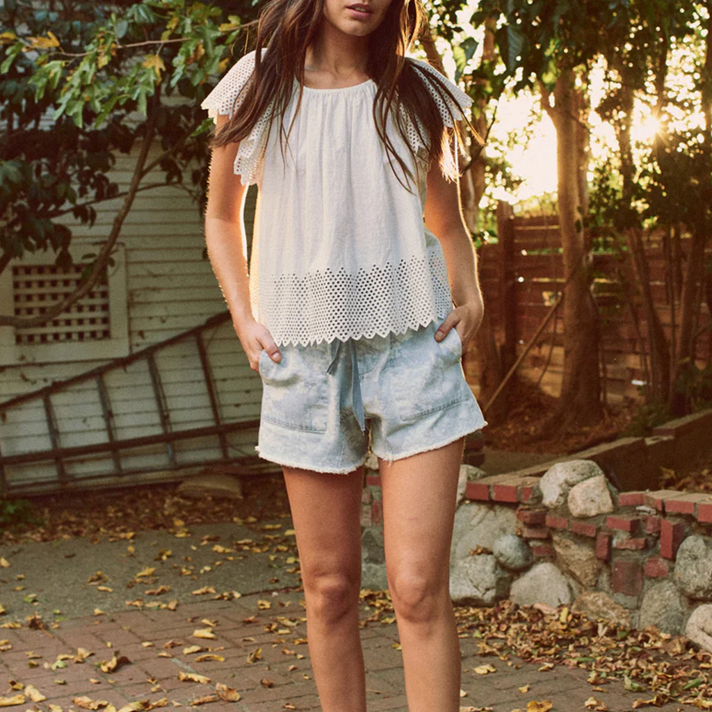 THE GREAT. The Midland Frayed Shorts in Blue Floral 0|XS The Great.