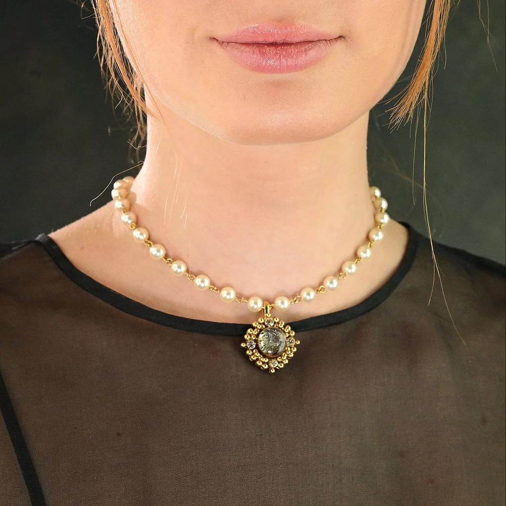 VIRGINS SAINTS & ANGELS VSA Iconic Cream Pearl Choker in Gold Virgins Saints & Angels