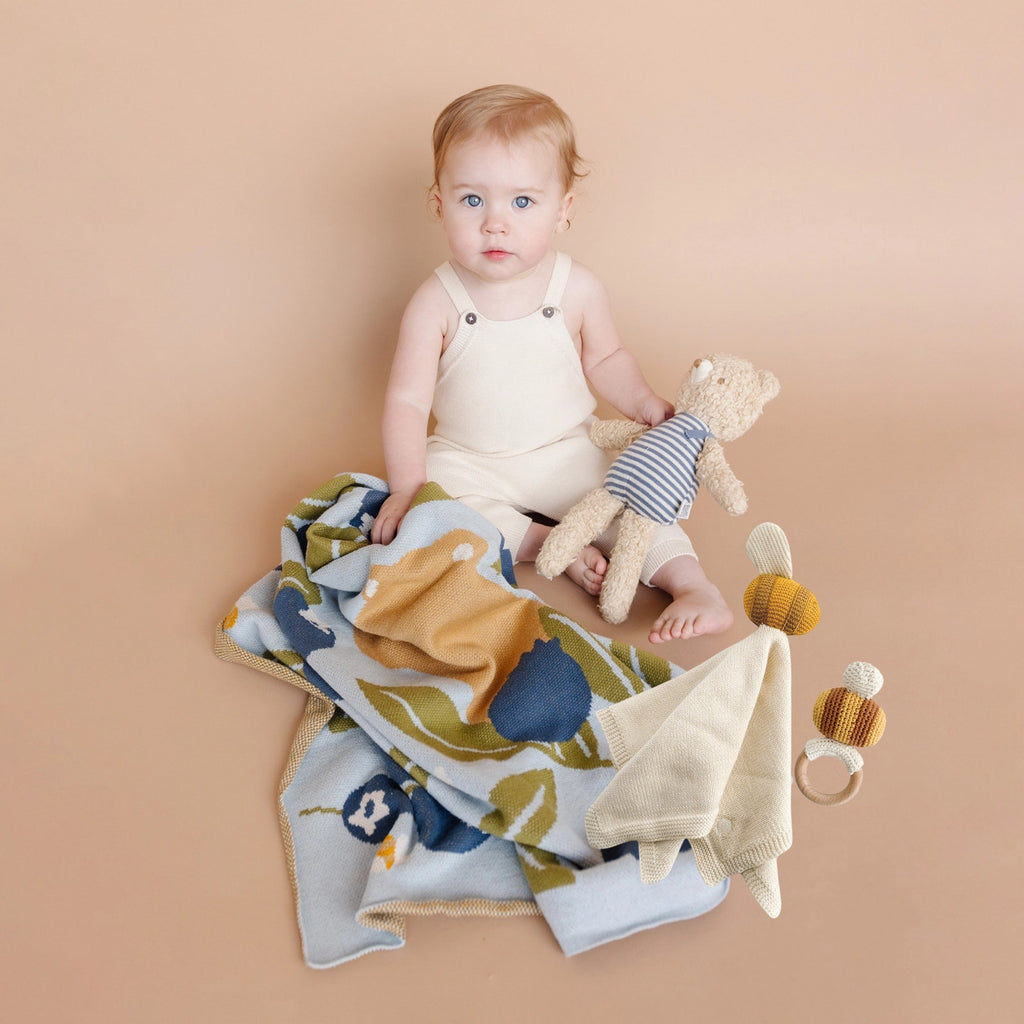 THE BLUEBERRY HILL Blueberry Bear Bee Gift Set: Paperboard Suitcase The Blueberry Hill