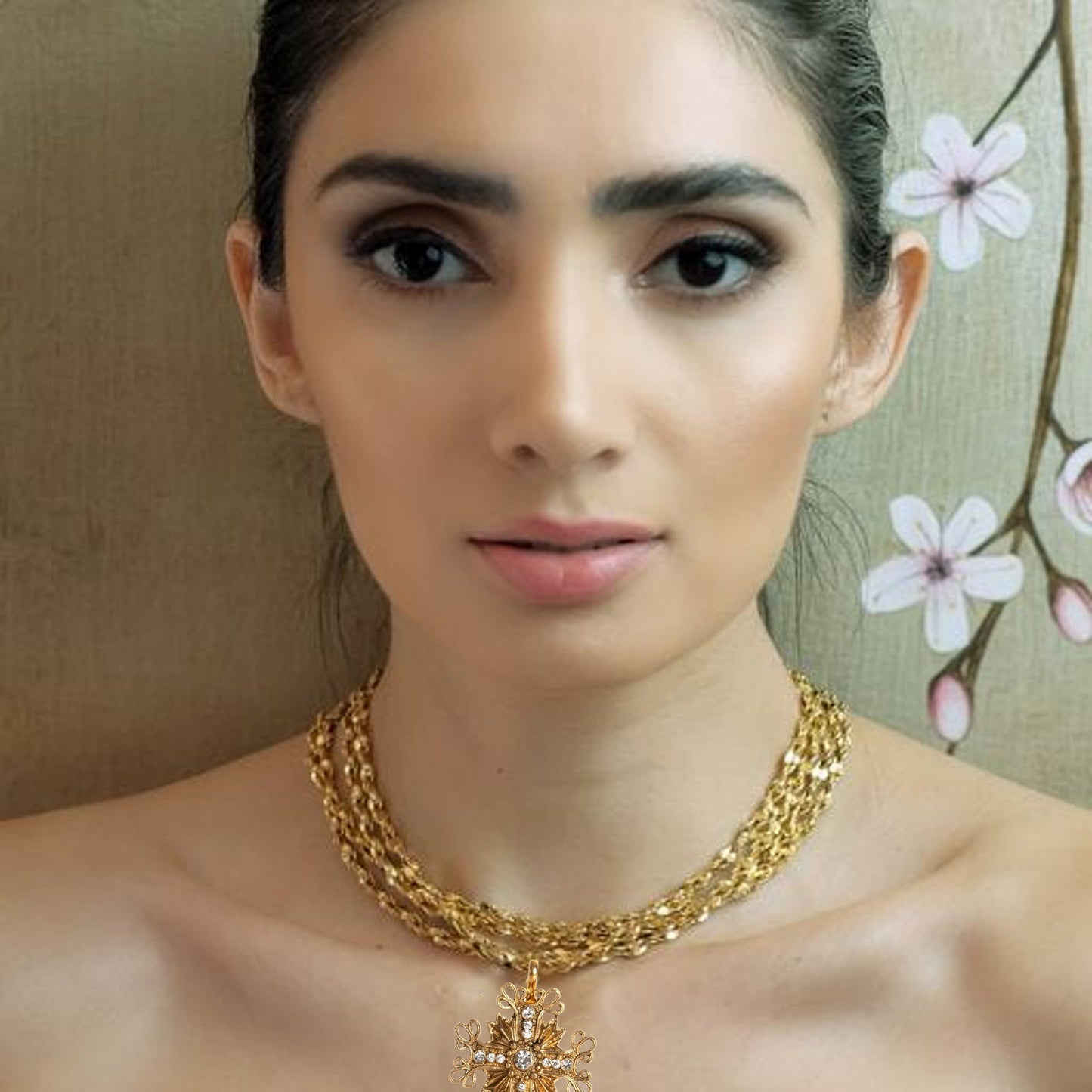 VIRGINS SAINTS & ANGELS VSA Love Chain Necklace with Electra Medallion Gold