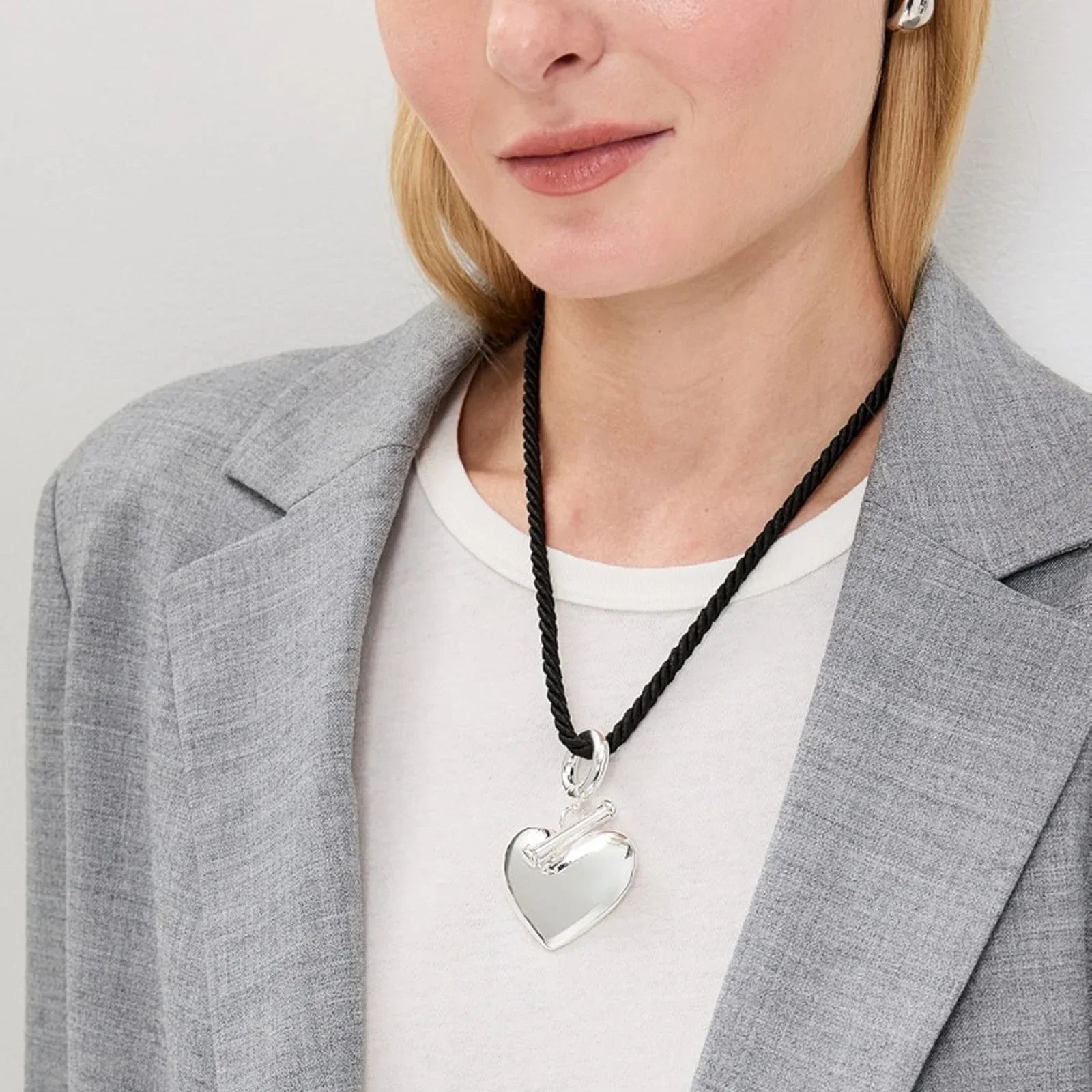 TIMELESS PEARLY Black Cord Necklace with Silver Heart - flyKAMP