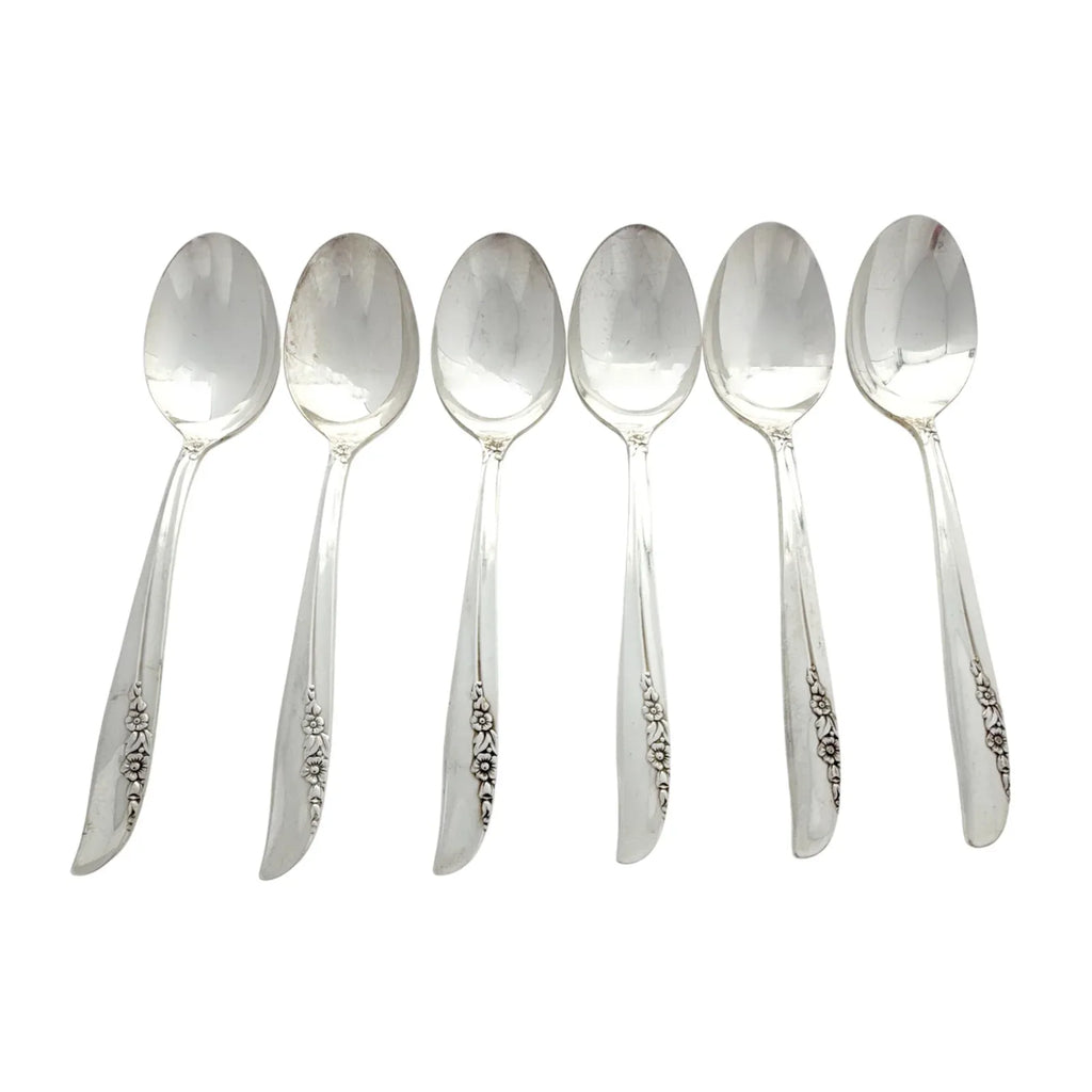 ONEIDA LTD. 1881 ROGERS Lilac Time Pattern Silverplate Flatware 73 Piece Set - flyKAMP