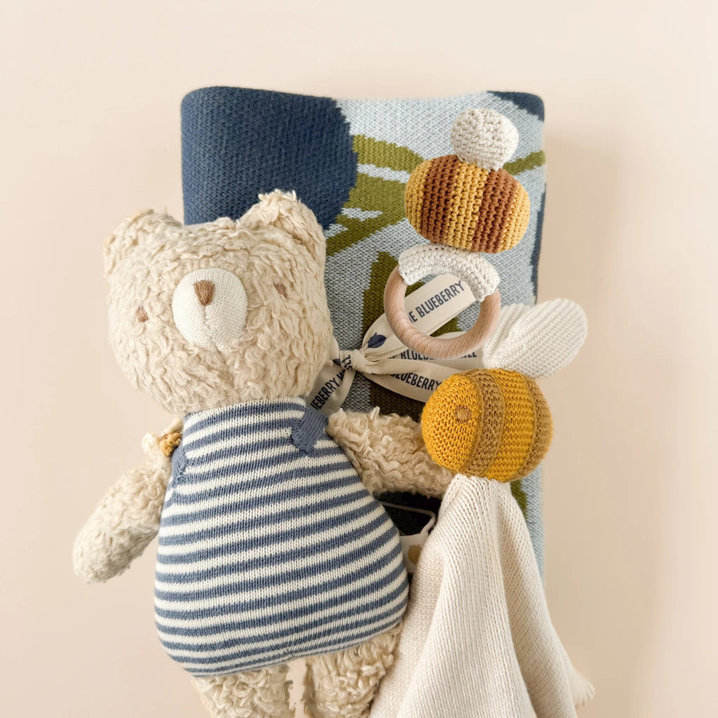 THE BLUEBERRY HILL Blueberry Bear Bee Gift Set: Paperboard Suitcase The Blueberry Hill