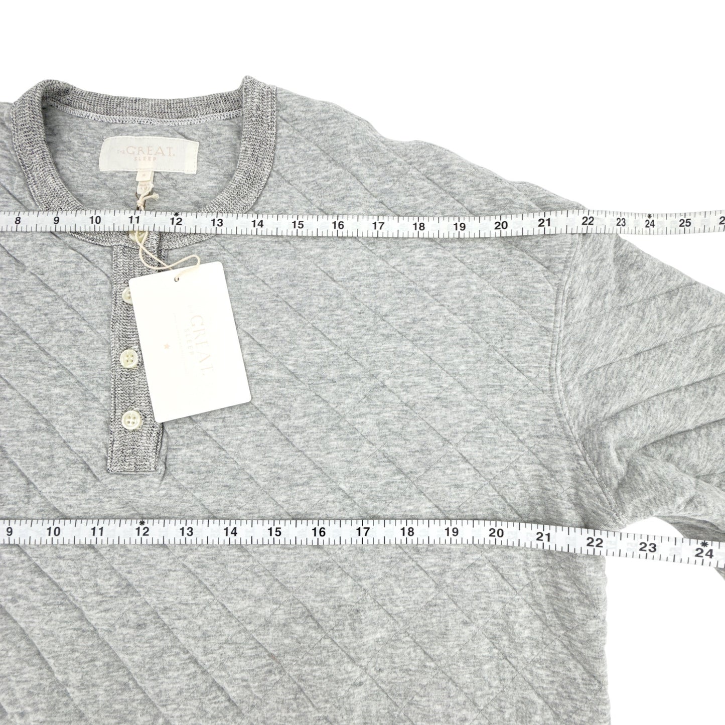 THE GREAT. The Quilted Henley Sleep Sweatshirt. in Heather Grey 0|XS