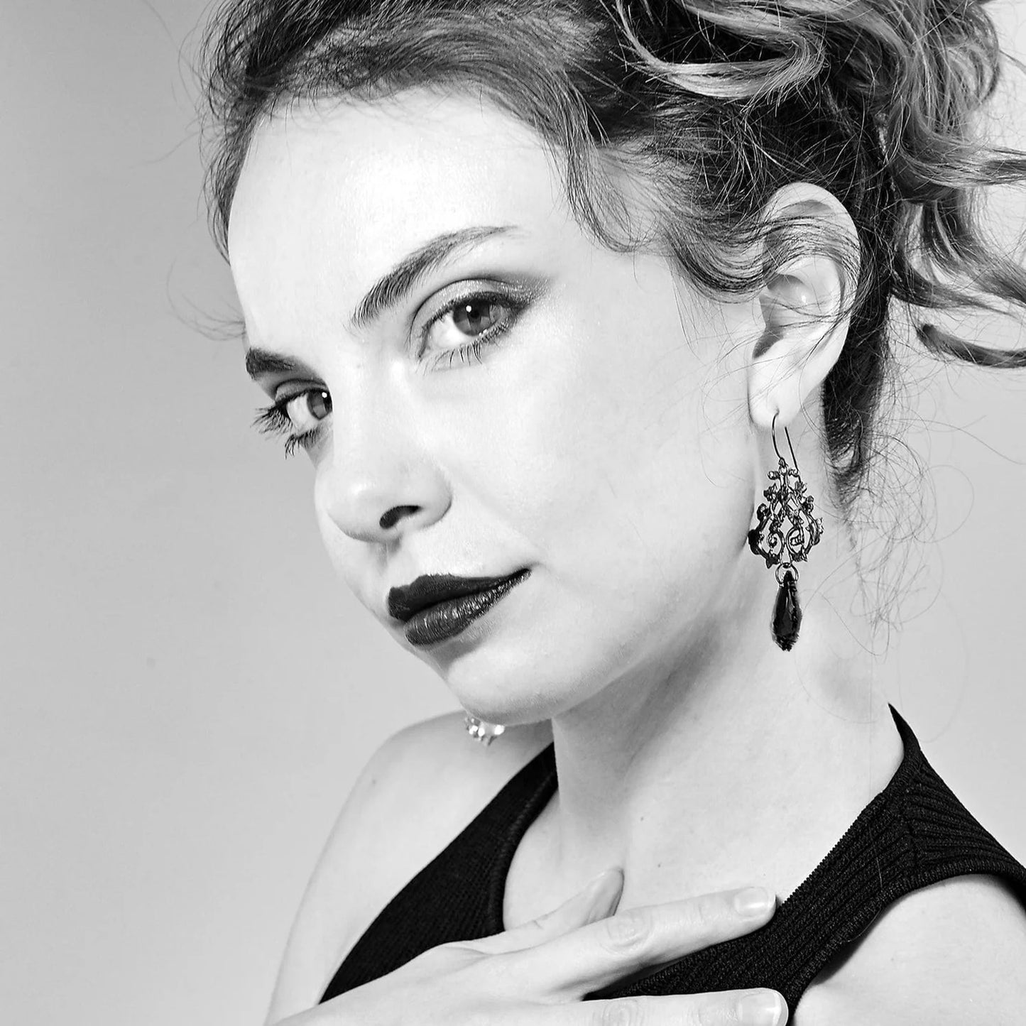 VIRGINS SAINTS & ANGELS VSA Vine Drop Earrings in Gunmetal & Jet