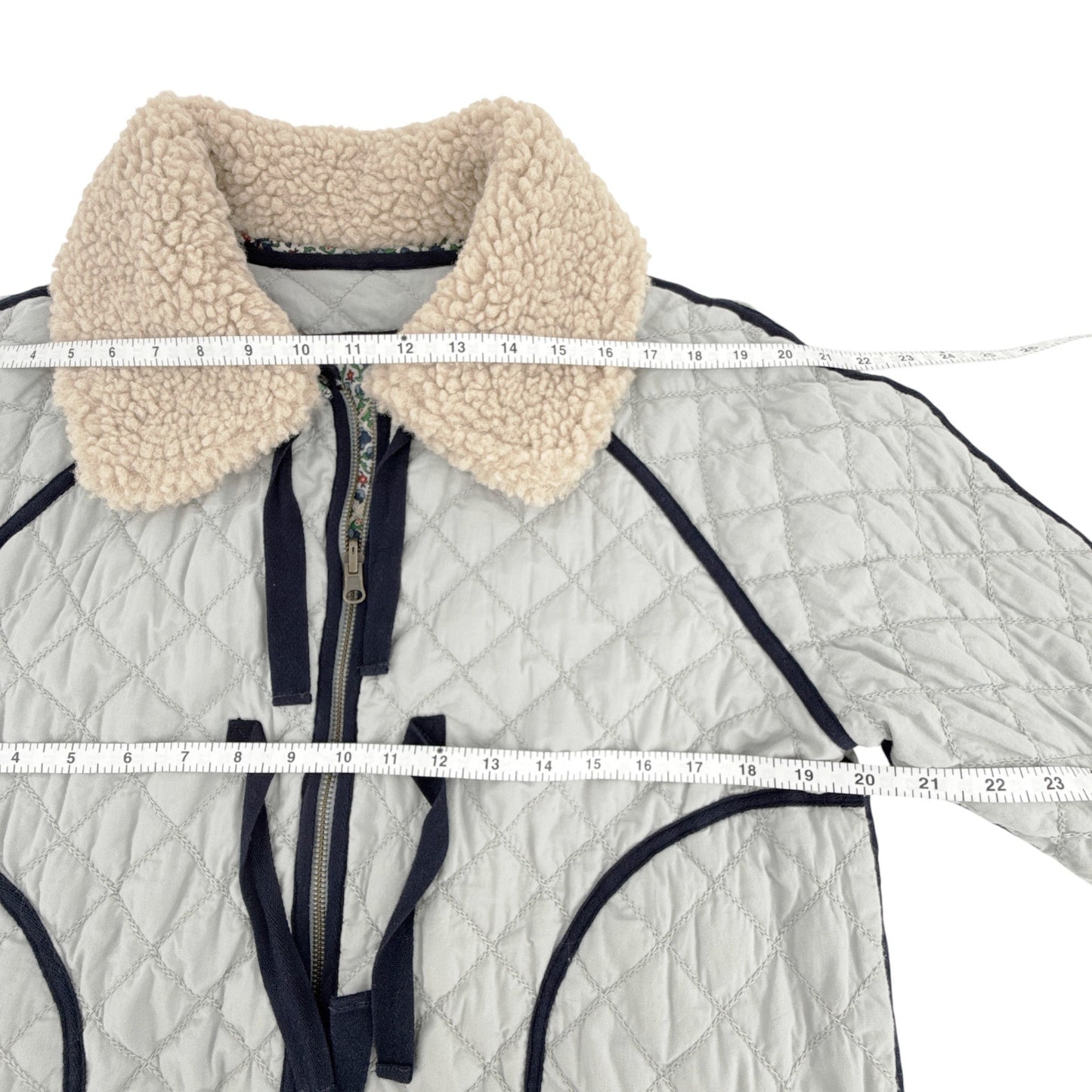 THE GREAT. The Short Quilted Reversible Jacket in Stone Blue 0|XS