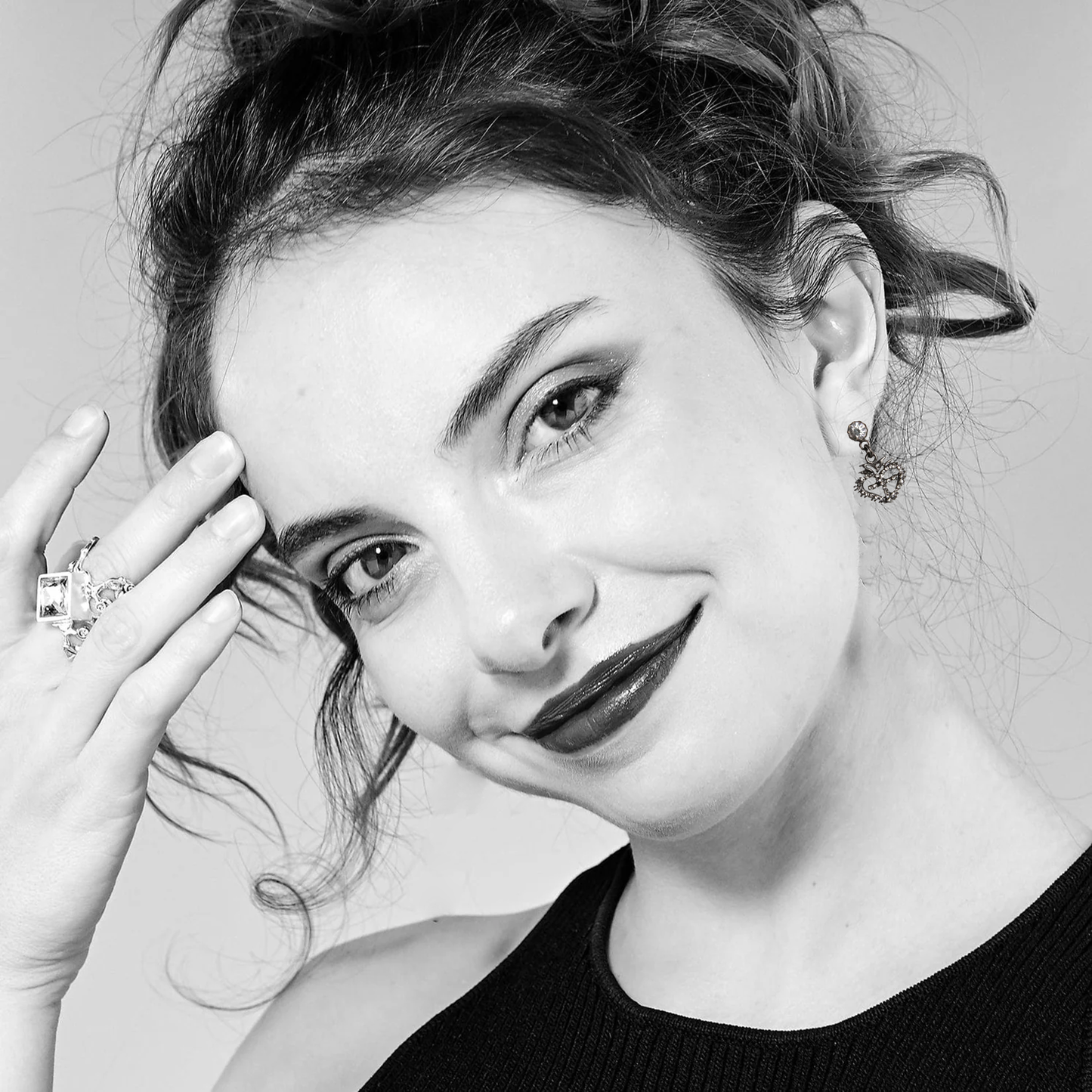 VIRGINS SAINTS & ANGELS VSA Queen of Hearts Crystal Drop Post Earrings in Gunmetal