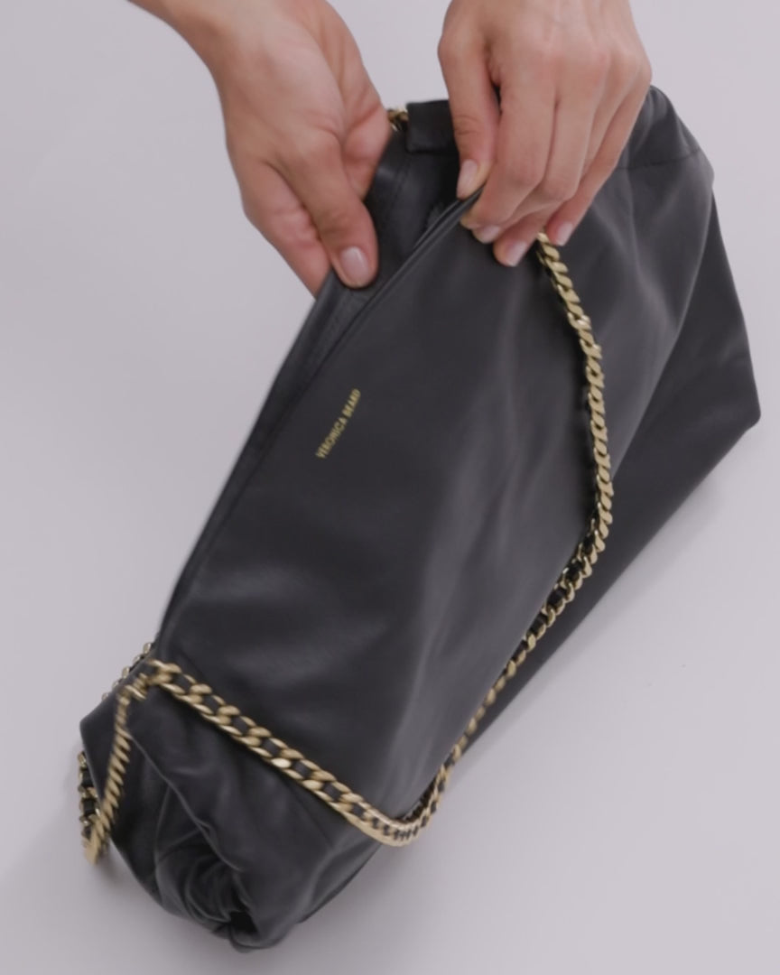VERONICA BEARD Leather Slouch Bag in Black