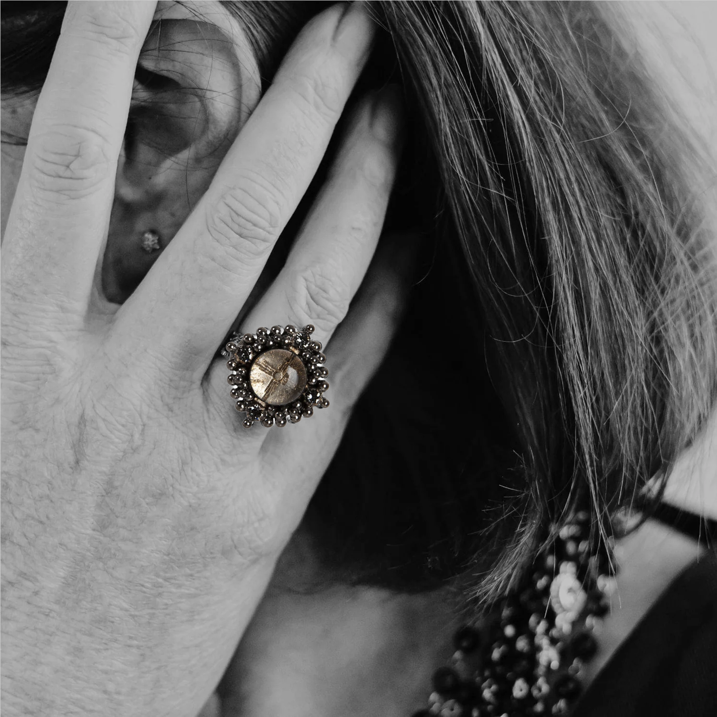 VIRGINS SAINTS & ANGELS VSA Petite Cloister Zia Ring in Gunmetal